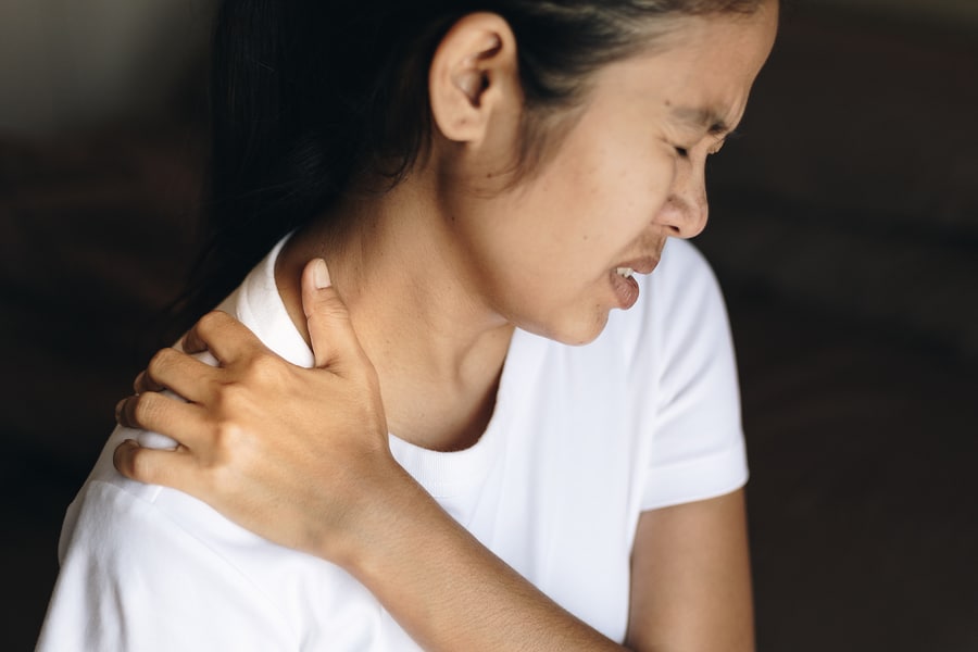 Bác sĩ Long chia sẻ một góc nhìn nhẹ nhàng nhưng thẳng thắn: thoái hóa khớp vai không xuất hiện ồn à