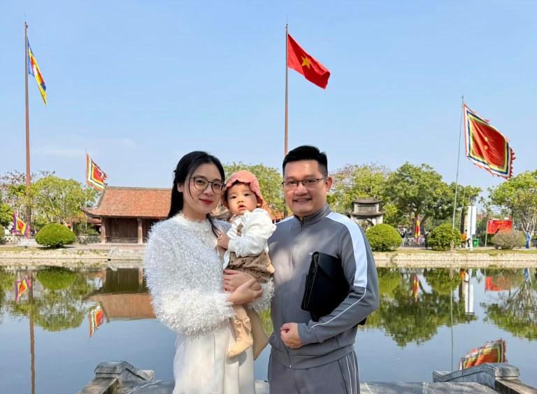 Bác sĩ Trần Hải Long luôn dành thời gian quây quần bên gia đình nhỏ