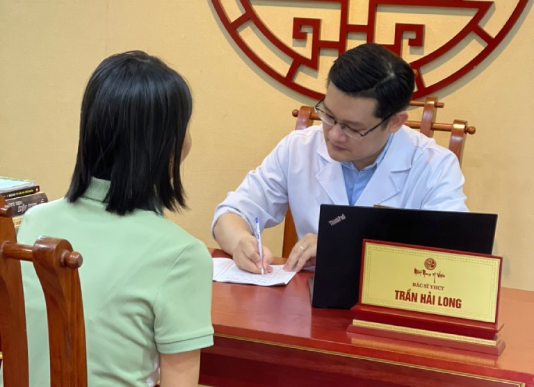 Bác sĩ Trần Hải Long sẽ trực tiếp kê đơn và đưa ra lời khuyên để điều trị bệnh hiệu quả