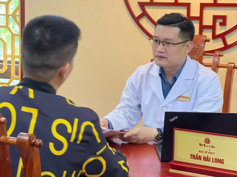 Bác sĩ Trần Hải Long sẽ hướng dẫn người bệnh dùng thuốc đúng cách để có được hiệu quả điều trị tích cực