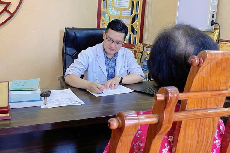 Bác sĩ Trần Hải Long chú trọng cá nhân hóa phác đồ điều trị để phục hồi sức khỏe tốt hơn